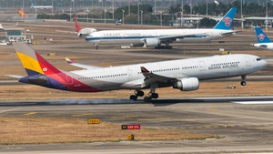 Photo of HL7747 - Airbus A330-323 operated by Asiana Airlines