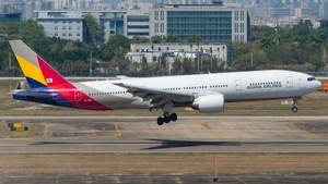 Photo of HL7756 - Boeing 777-28E(ER) operated by Asiana Airlines