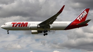 Photo of PT-MSY - Boeing 767-316(ER) operated by TAM Linhas Aéreas