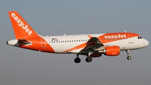 Photo of OE-LQN - Airbus A319-111 operated by easyJet Europe