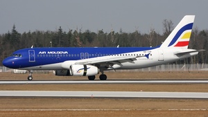 Photo of ER-AXP - Airbus A320-233 operated by Air Moldova