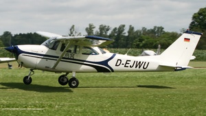 Photo of D-EJWU - Reims-Cessna F172H Skyhawk operated by Private