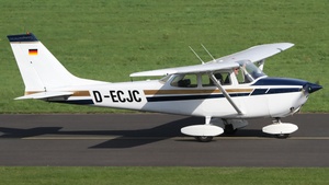 Photo of D-ECJC - Reims-Cessna F172H Skyhawk operated by Fly-Charter