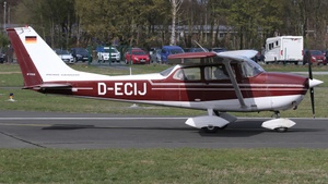 Photo of D-ECIJ - Reims-Cessna F172H Skyhawk operated by Private