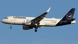 Photo of D-AIUB - Airbus A320-214 operated by Lufthansa