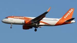 Photo of G-EZWZ - Airbus A320-214 operated by easyJet