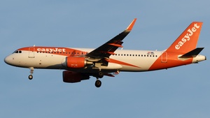 Photo of OE-IVZ - Airbus A320-214 operated by easyJet Europe