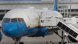 Photo of 99-0004 - Boeing C-32A operated by US Air Force