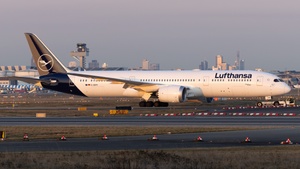 Photo of D-ABPM - Boeing 787-9 Dreamliner operated by Lufthansa