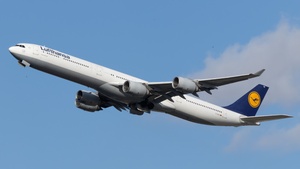 Photo of D-AIHZ - Airbus A340-642 operated by Lufthansa