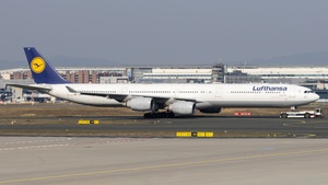 Photo of D-AIHY - Airbus A340-642 operated by Lufthansa