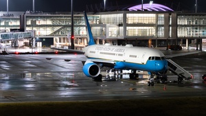 Photo of 99-0004 - Boeing C-32A operated by US Air Force
