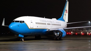 Photo of 05-0932 - Boeing C-40C operated by US Air Force
