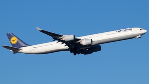 Photo of D-AIHX - Airbus A340-642 operated by Lufthansa