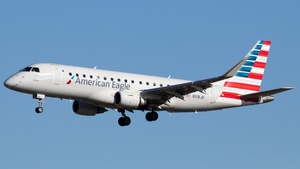 Photo of N318JE - Embraer ERJ-175LR operated by American Eagle (opb Envoy Air)