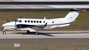 Photo of N9456T - Beechcraft B300C Super King Air 350C operated by Private