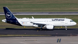 Photo of D-AIUC - Airbus A320-214 operated by Lufthansa