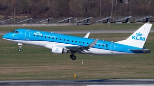 Photo of PH-EXT - Embraer ERJ-175STD operated by KLM Cityhopper