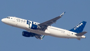Photo of AP-EDH - Airbus A320-214 operated by Airblue