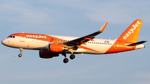 Photo of OE-IVZ - Airbus A320-214 operated by easyJet Europe
