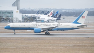 Photo of 99-0004 - Boeing C-32A operated by US Air Force