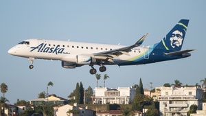 Photo of N403SY - Embraer ERJ-175LR operated by Alaska Airlines (opb Skywest Airlines)