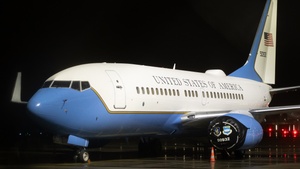 Photo of 05-0932 - Boeing C-40C operated by US Air Force