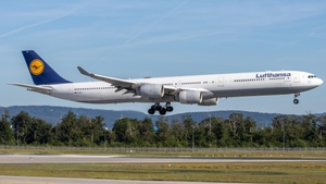 Photo of D-AIHX - Airbus A340-642 operated by Lufthansa