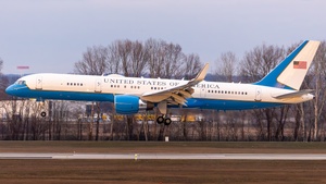Photo of 99-0004 - Boeing C-32A operated by US Air Force