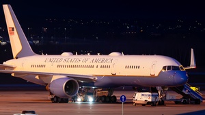 Photo of 99-0004 - Boeing C-32A operated by US Air Force