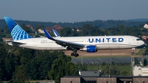 Photo of N677UA - Boeing 767-322(ER) operated by United Airlines