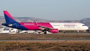 Photo of HA-LXY - Airbus A321-231 operated by Wizz Air