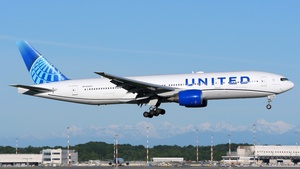 Photo of N206UA - Boeing 777-222(ER) operated by United Airlines