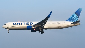 Photo of N662UA - Boeing 767-322(ER) operated by United Airlines
