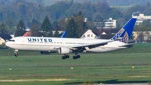 Photo of N685UA - Boeing 767-3CB(ER) operated by United Airlines