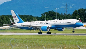 09-0016 - Boeing C-32A