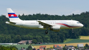 Photo of B-6738 - Airbus A320-214 operated by Government of Cambodia