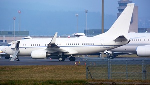 02-0042 - Boeing C-40B