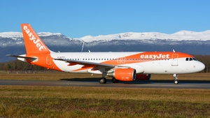 Photo of G-EZTZ - Airbus A320-214 operated by easyJet