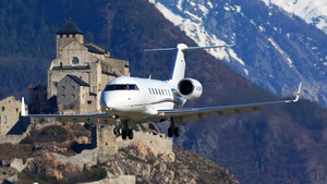 Photo of G-DAYR - Bombardier Challenger 605 operated by Gama Aviation
