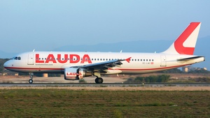 OE-LMC - Airbus A320-214