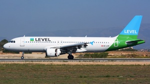OE-LVR - Airbus A320-214