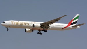 Photo of A6-EMS - Boeing 777-31H operated by Emirates