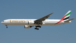 Photo of A6-EMW - Boeing 777-31H operated by Emirates