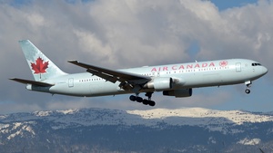 Photo of C-FMWQ - Boeing 767-333(ER) operated by Air Canada