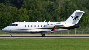 Photo of N793CT - Bombardier Challenger 604 operated by Caterpillar Inc.