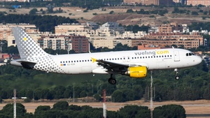 Photo of EC-KDX - Airbus A320-216 operated by Vueling
