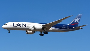 Photo of CC-BGI - Boeing 787-9 Dreamliner operated by LAN Airlines