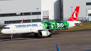Photo of TC-JSU - Airbus A321-231 operated by Turkish Airlines