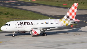 Photo of EC-MUY - Airbus A319-111 operated by Volotea
